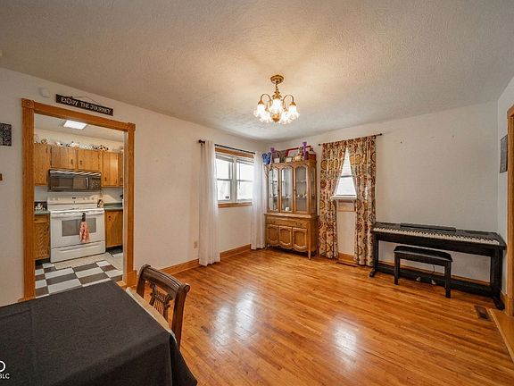 4th image of 600 Spring St