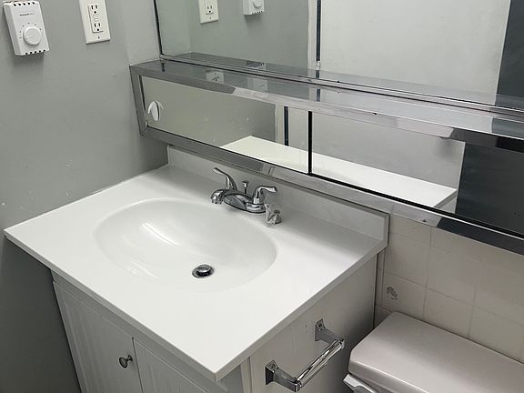 5th image of 616 Portland St Unit 25