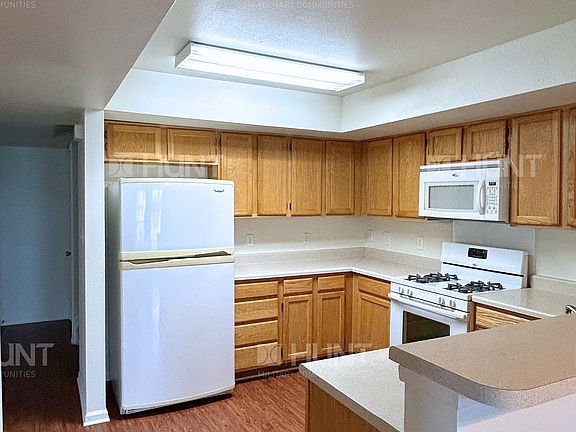 4th image of 3031 Birch Ct