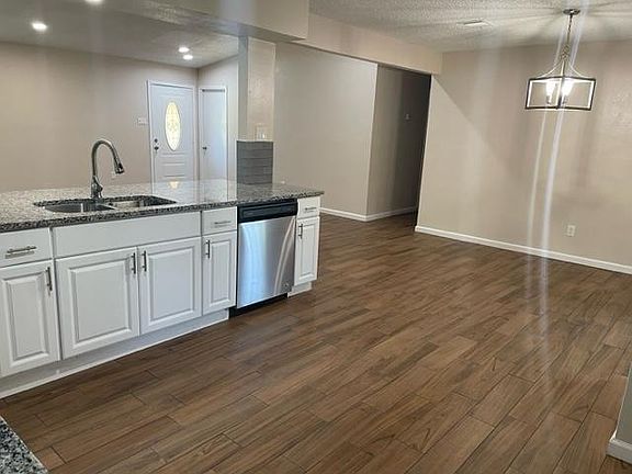 2nd image of 15919 Kenbrook Dr
