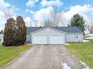 2448 Edgewater Dr, Cortland, OH 44410
