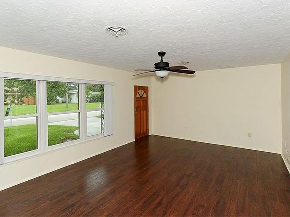 3rd image of 2835 Bougainvillea St