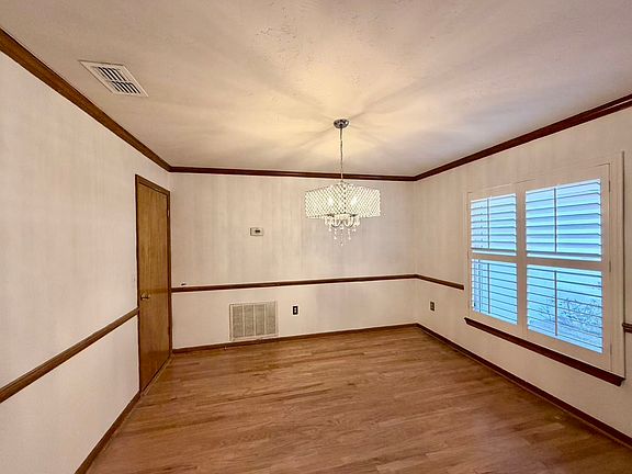 4th image of 616 Magnolia St