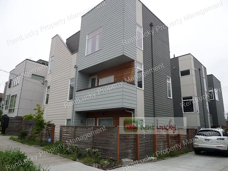 4304 Evanston Ave N — Photo 1