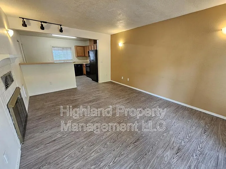 1020 NE B St #7 — Photo 7