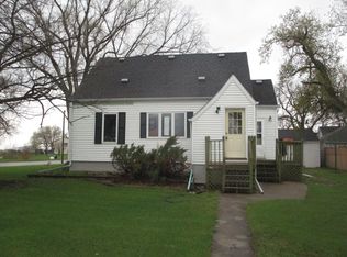121 1st St, Clinton, MN 56225