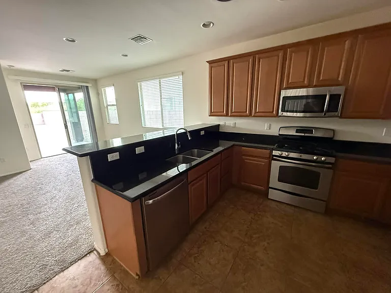 10450 S Cutting Horse Dr — Photo 13
