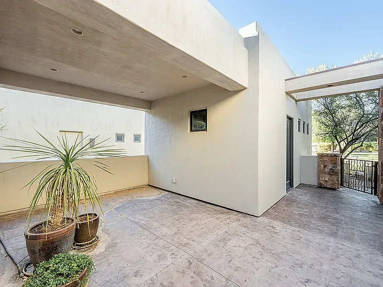 4 bed, 2219 sqft, $5,000 — Photo 3