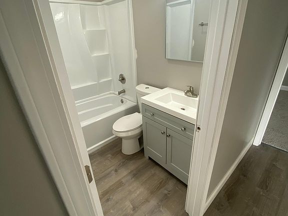 5th image of 2316 Newton St