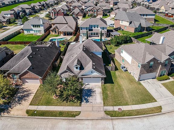 3rd image of 15311 Hazen Point Dr