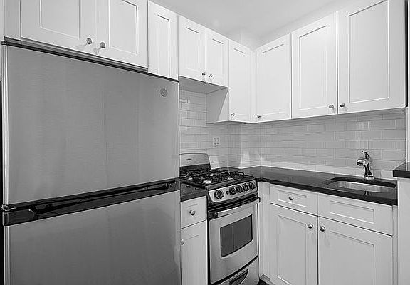 5th image of 160 W 71st St APT 3N
