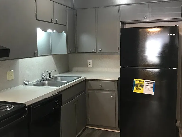 110 Ray Ave — Photo 1