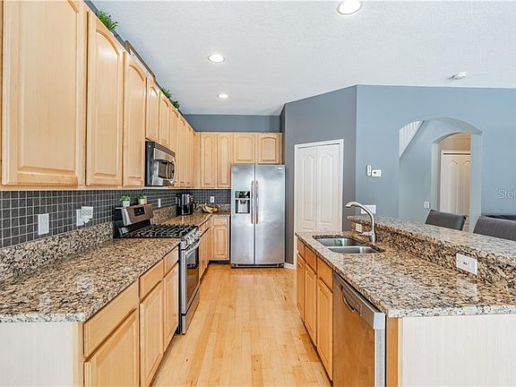 4th image of 12131 Bishopsford Dr