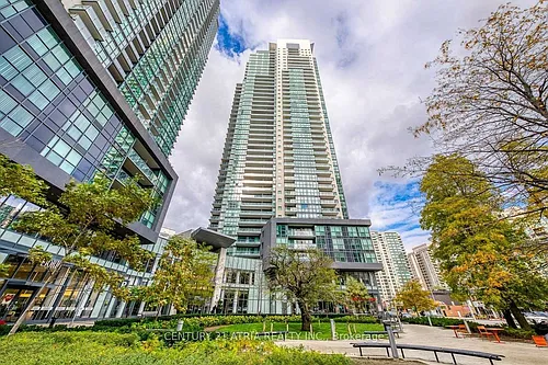 5162 Yonge St Photo 1