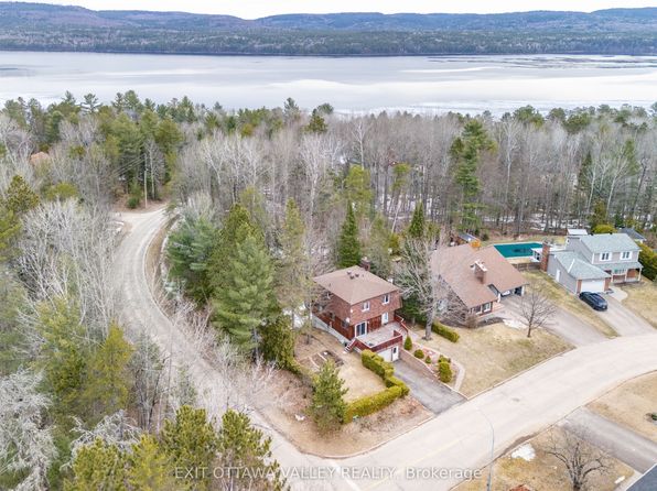 136 Frontenac Cres, Deep River, ON K0J 1P0
