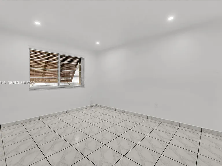 9354 SW 77th Ave #I1 — Photo 10