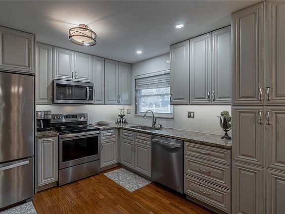 3rd image of 3038 Blue Mountain Dr