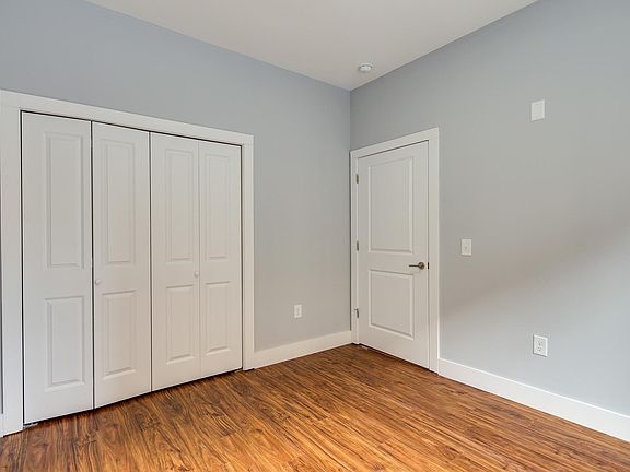 5th image of 424 Whiton St APT 405