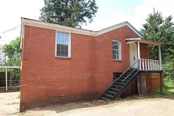 2 bed, 1.0 bath, 530 sqft, $795 — Photo 2