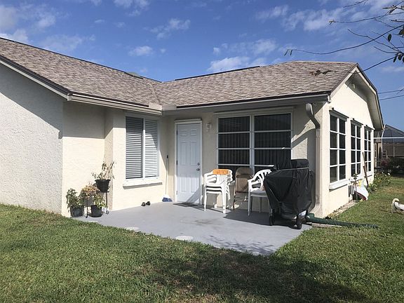 4th image of 1571 SE Airoso Blvd