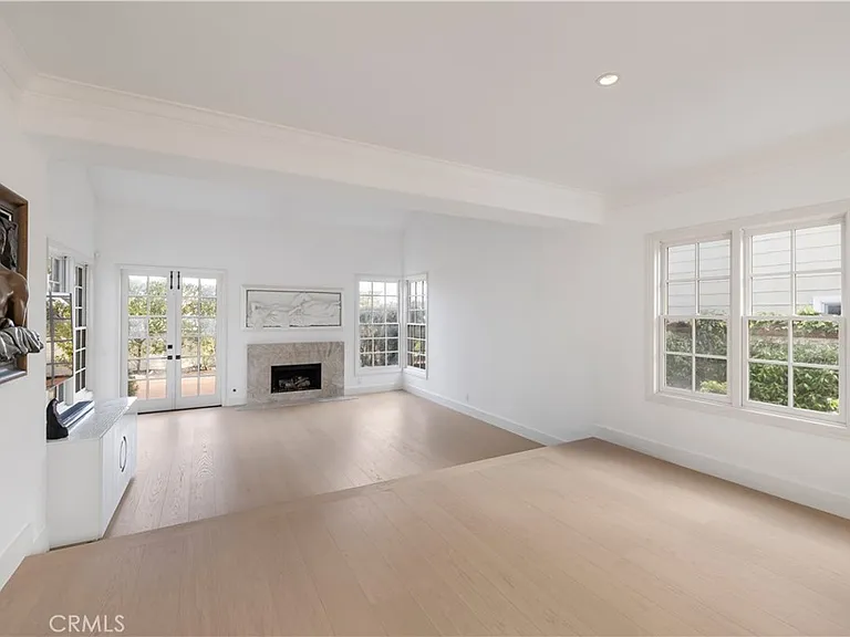 85 Hillsdale Dr — Photo 2