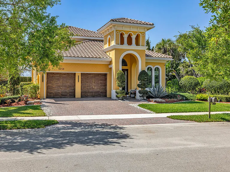 8256 Bradford Way — Photo 9