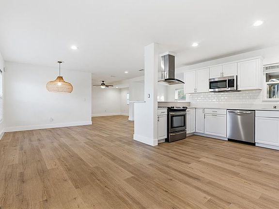 3rd image of 327 Sunny Ln