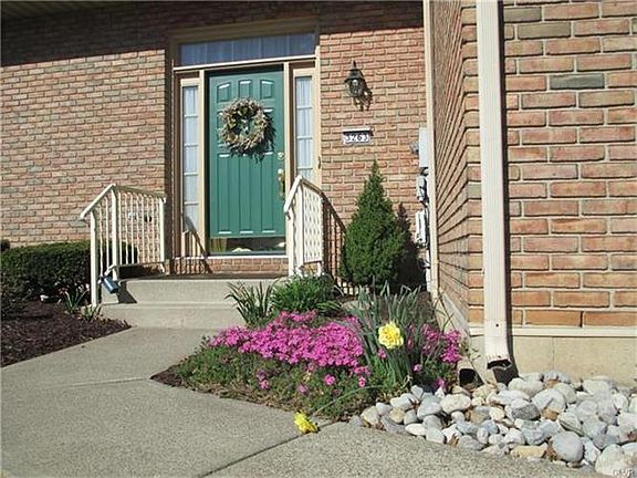 3rd image of 3263 Oakland Square Dr