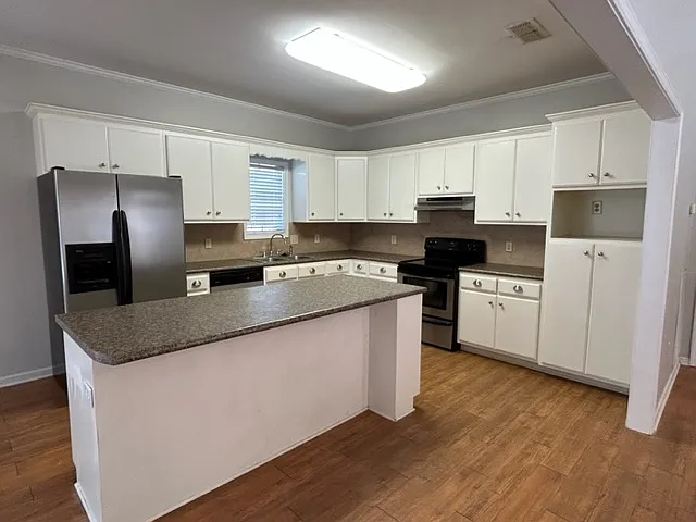 3 bed, 1650 sqft, $1,985 — Photo 2