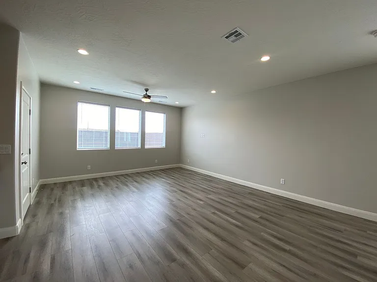 4381 S 1200 W — Photo 6