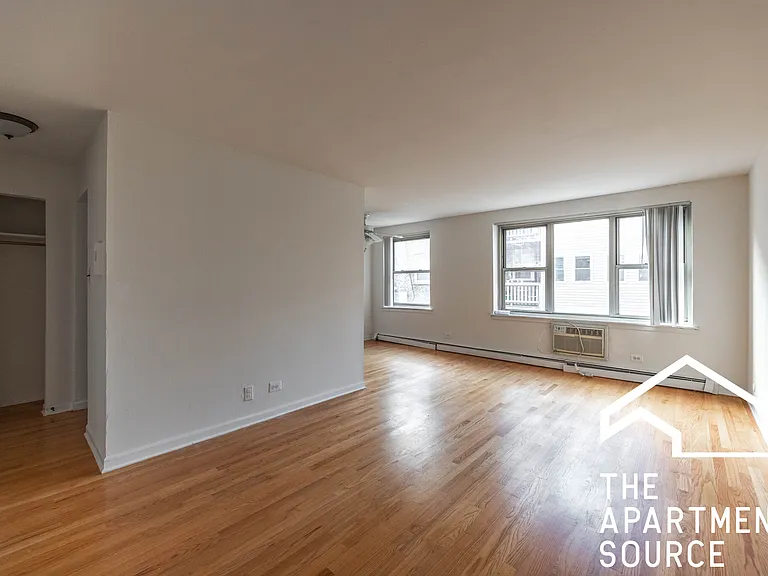 3706 N Pine Grove Ave #3 — Photo 3