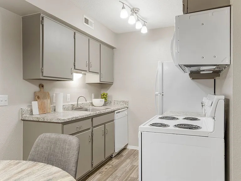Echo Trail Apartments - Lease Today & Save $300 OFF Move-In Costs! — Photo 37