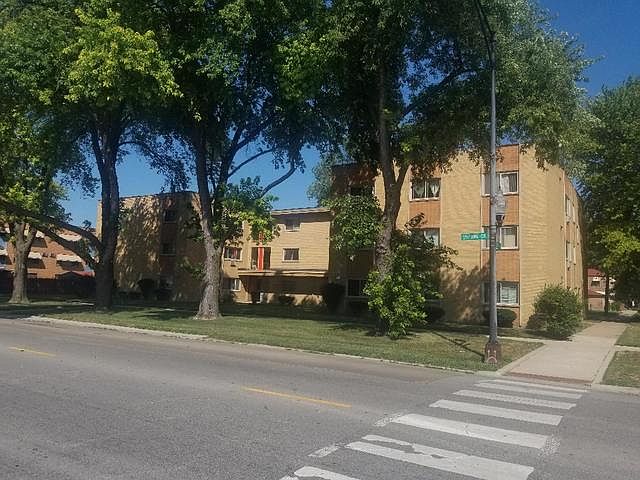 1st image of 8343 S King Dr APT 2D