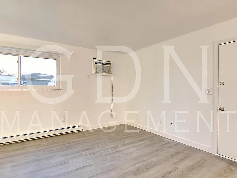 1077 Frederick Drive — Photo 10