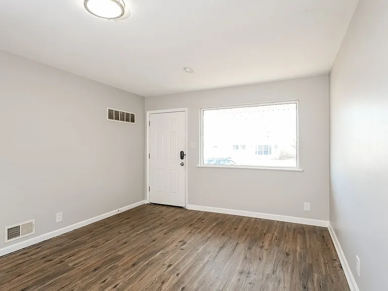 337956_018_living_room_13587214.jpg