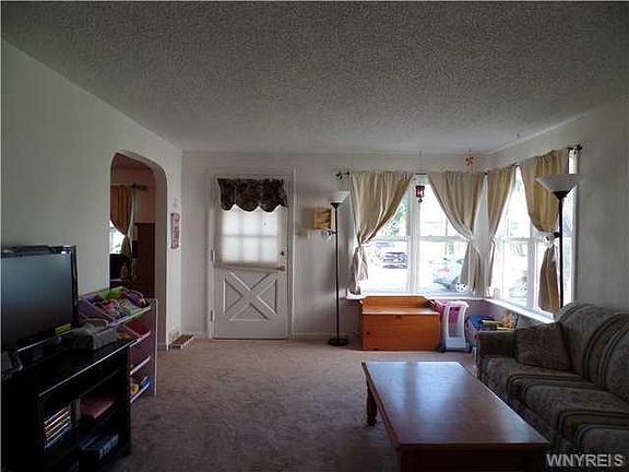 2nd image of 90 Dekalb St