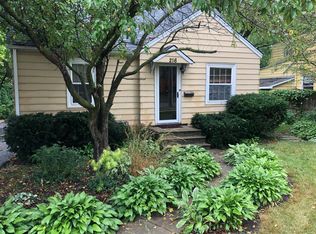 216 Newberry Ave, Libertyville, IL 60048
