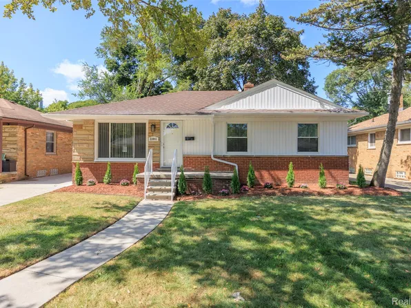 23041 Marlow Ave, Oak Park, MI 48237