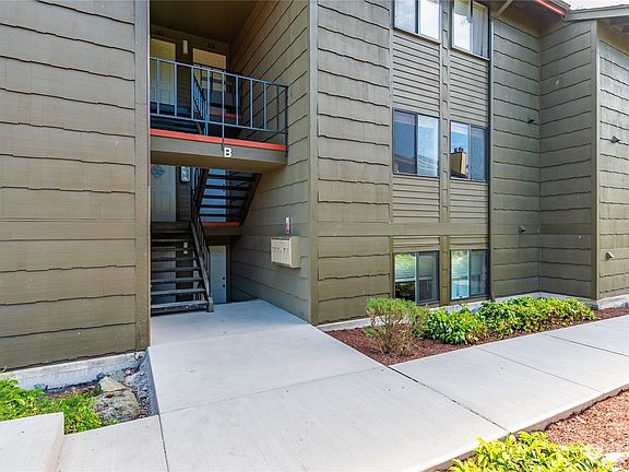 3rd image of 270 SE Barrington Drive #B204