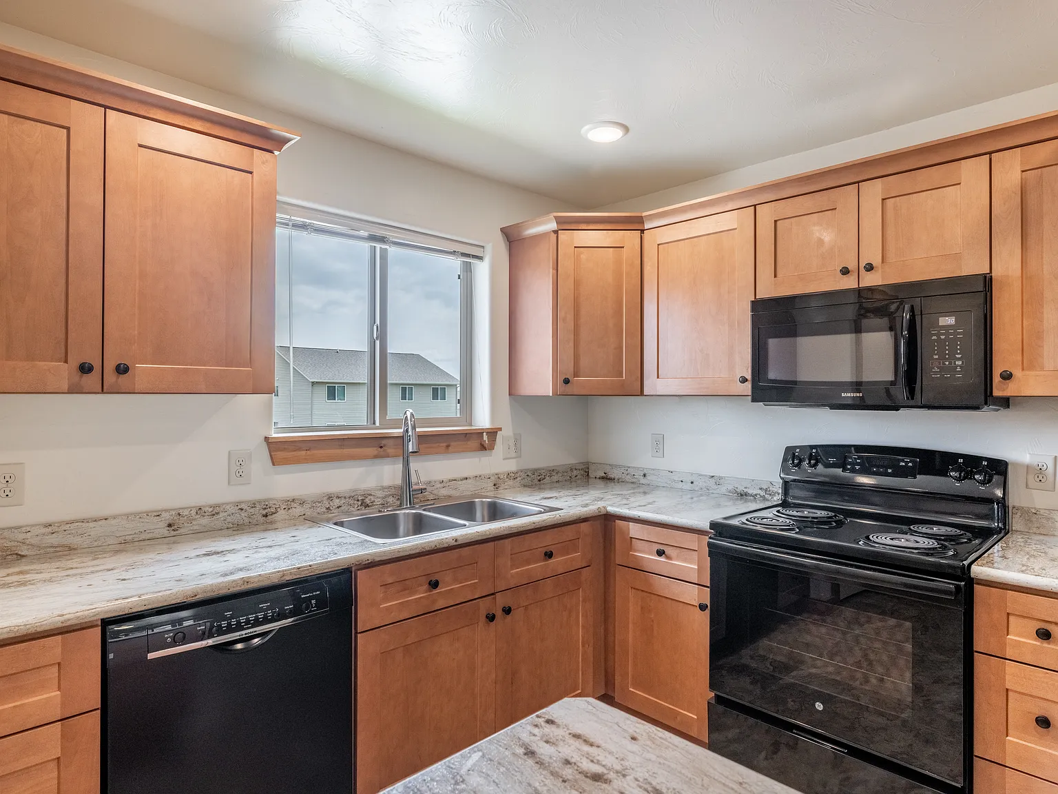 2 bed, 987 sqft, $1,650 — Photo 2
