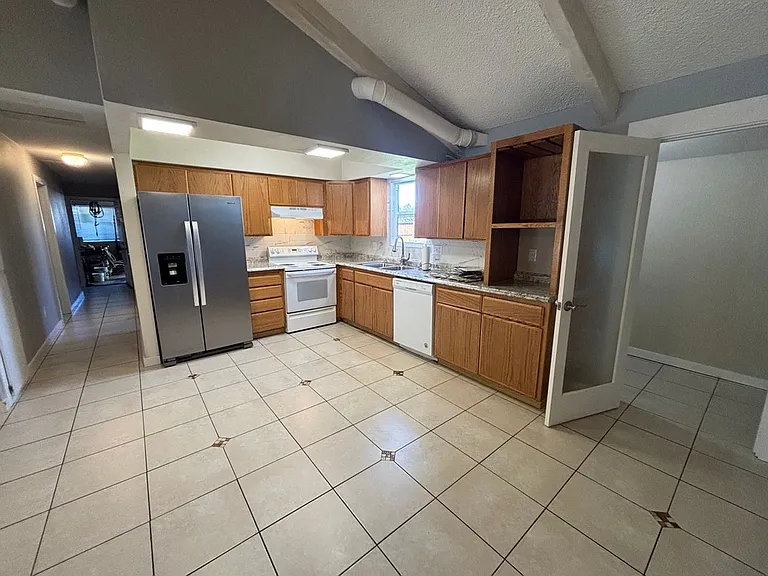 285 W Vicki Ave — Photo 8