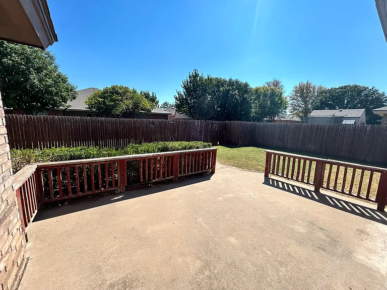 1003 Oshkosh Ave — Photo 20