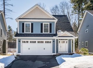 24 Hendricks Ln, Simsbury, CT 06070
