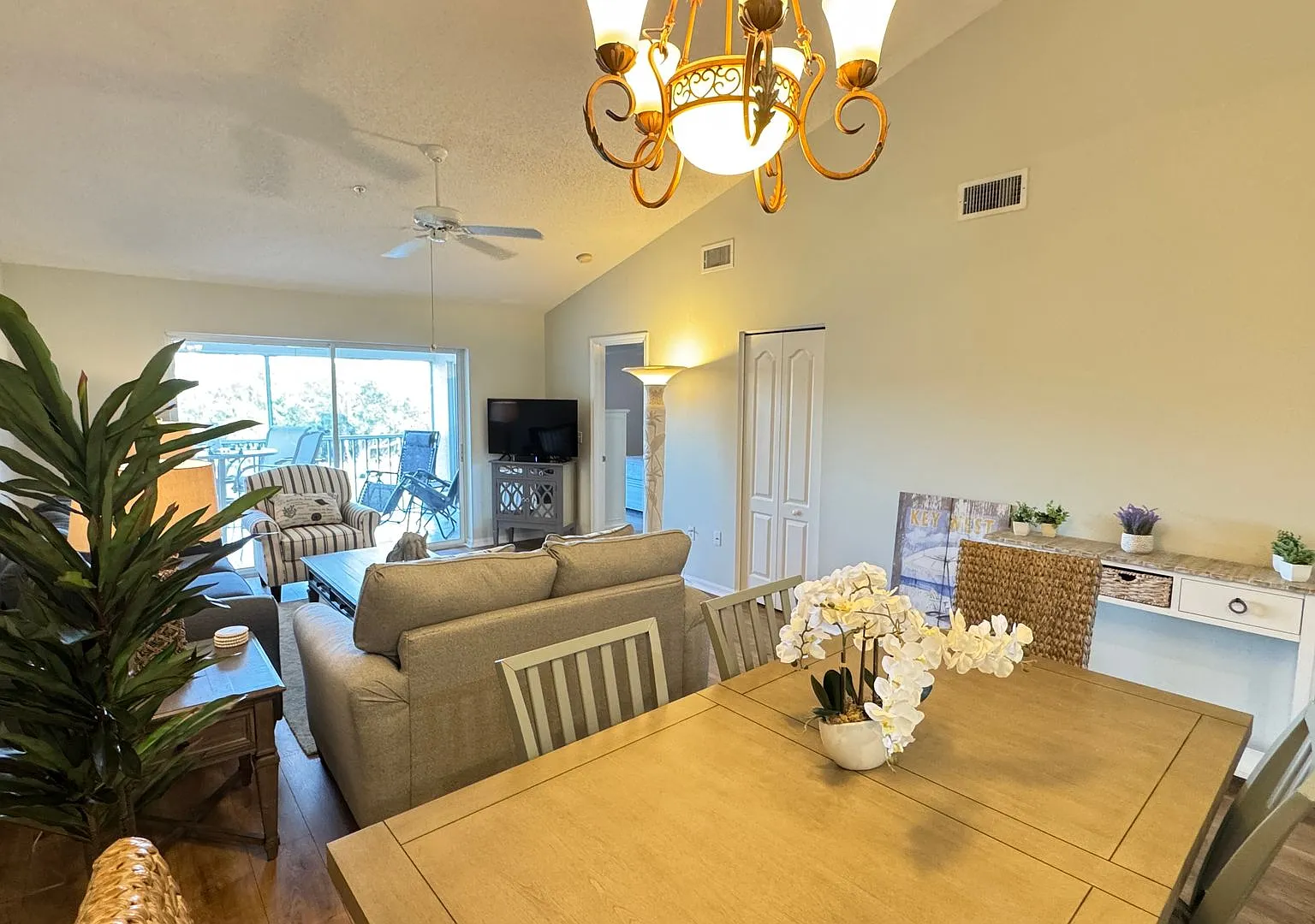 Furnished Short Term Rental — Photo 4