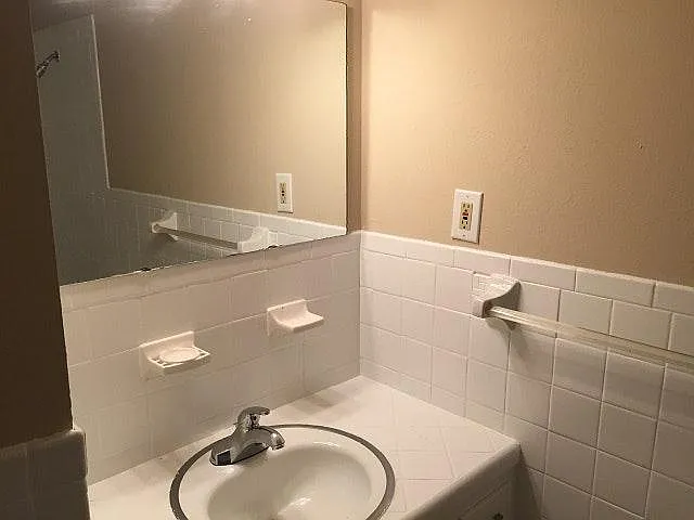 2100 Kavanaugh Blvd #A — Photo 10