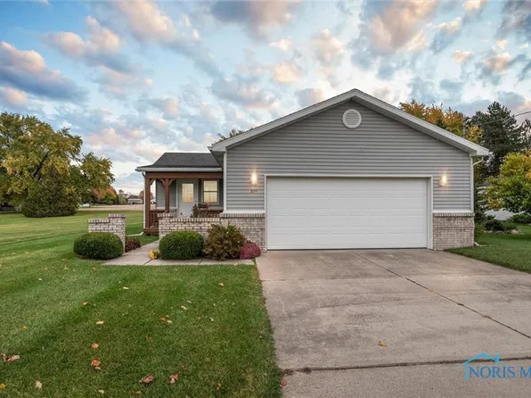 209 S Adrian St, Lyons, OH 43533