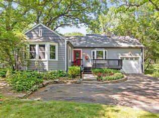 63 Mid Oaks Ln, Roseville, MN 55113