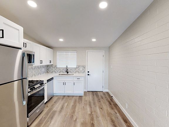 3rd image of 1011 E Amelia Ave Unit 2