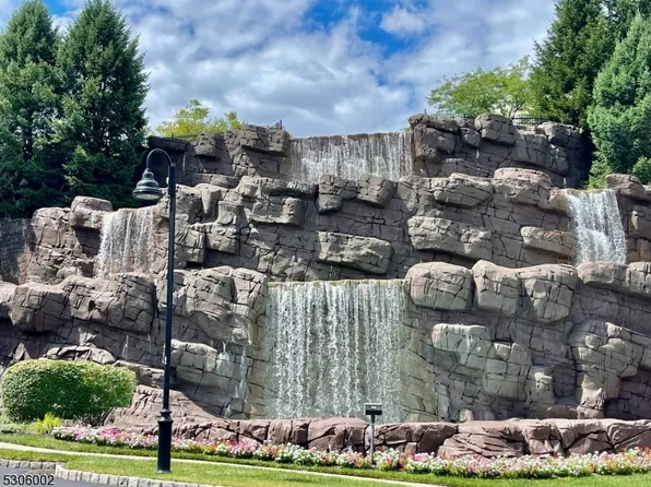 5 Bedrock Ct #C2, Woodland Park, NJ 07424