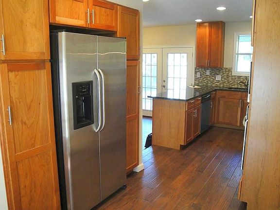 2nd image of 2914 Country Place Cir